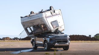 Toyota shodila 760kilový karavan z devíti metrů na elektrický Hilux Toyota shodila 760kilový karavan z devíti metrů na elektrický Hilux