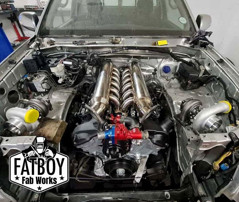 Toyota Hilux V12 Twin-Turbo