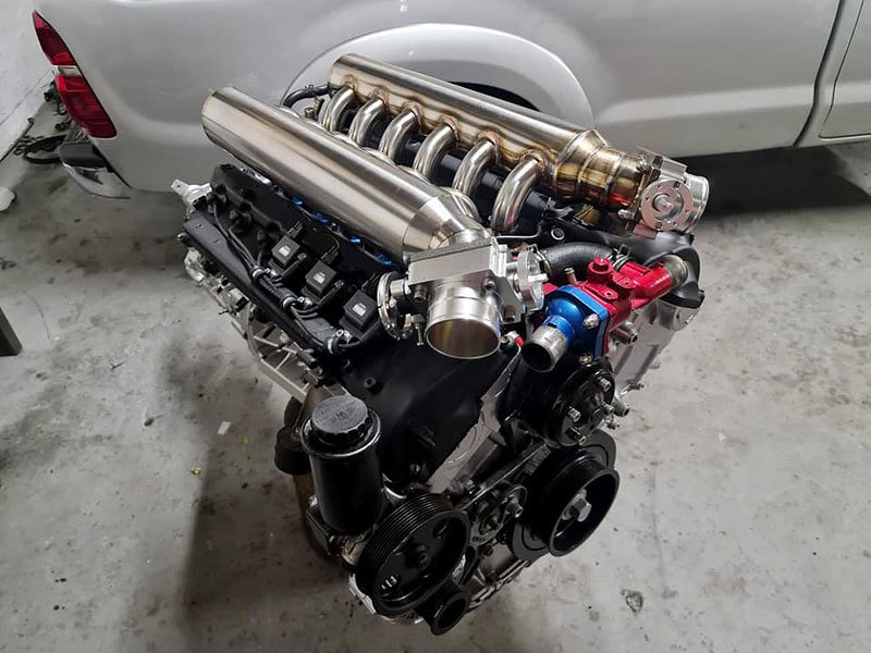 Toyota Hilux V12 Twin-Turbo