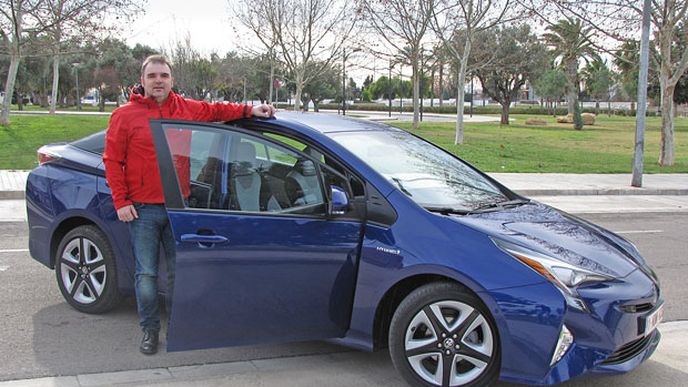 Jízdní dojmy Toyota Prius: Posel úsporných zpráv Jízdní dojmy Toyota Prius: Posel úsporných zpráv