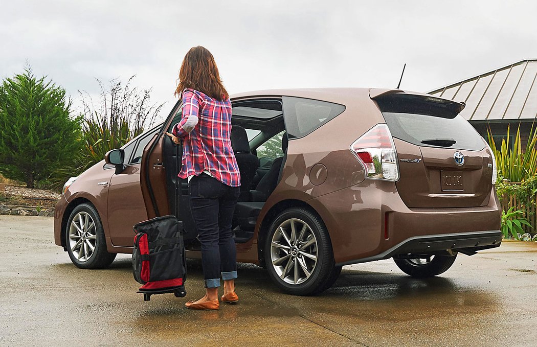 Toyota Prius v