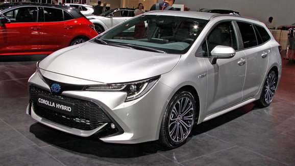 Paříž 2018 živě: Toyota Corolla Touring Sports je výrazný kombík nabízející dvě hybridní verze