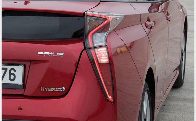 toyota hybrid testy