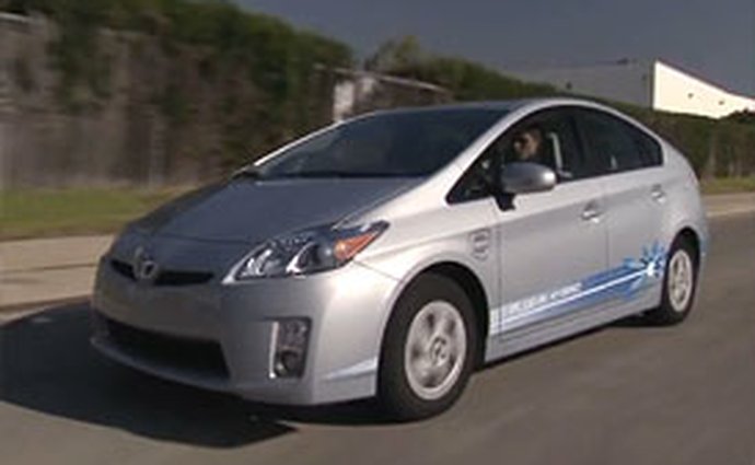 Video: Toyota Prius Plug-in – Demonstrace dobíjení a jízda