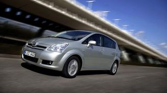 Čína zachraňuje automobilky, prodeje vyrostly o 14 procent Čína zachraňuje automobilky, prodeje vyrostly o 14 procent