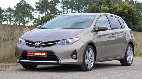 TEST Toyota Auris 2013: První jízdní dojmy
