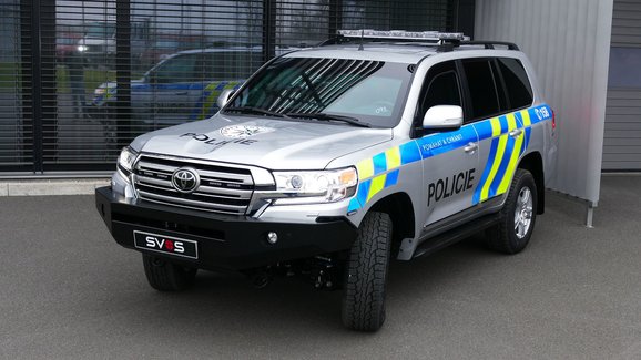 Policie převzala Toyoty Land Cruiser 200. Nové teréňáky vybavila i pancéřováním