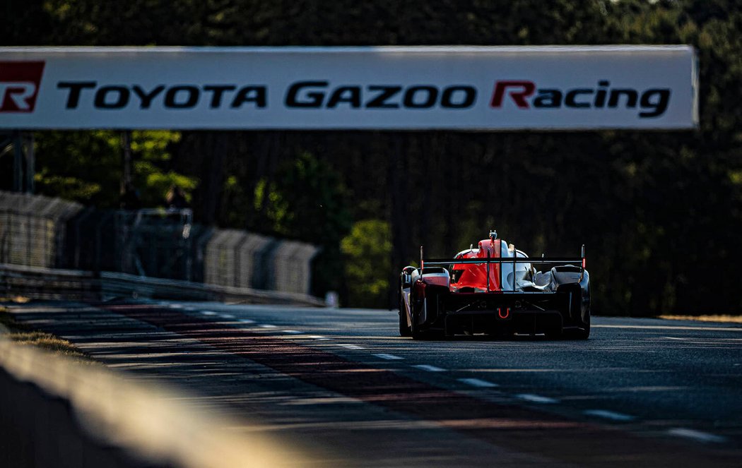 Toyota v Le Mans 2023 (test day)