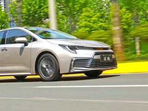 Čína začíná slučovat automobilky. Jako první to pocítí Toyota