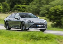 TEST Toyota Mirai FCEV – Vodíková budoucnost nevypadá špatně, ale…
