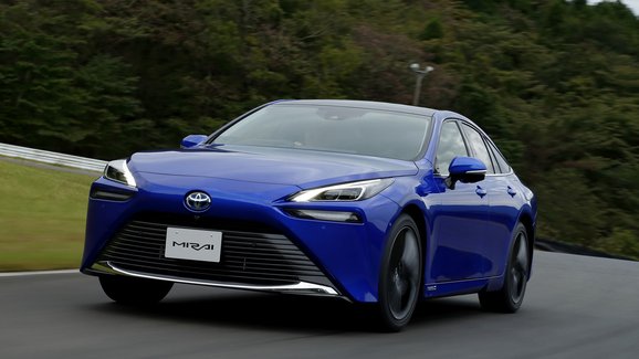 Nová Toyota Mirai oficiálně: Prošlape cestu vodíkové budoucnosti?