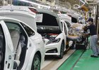 Světová produkce Toyoty v srpnu poprvé za rok klesla, firma snížila její výhled