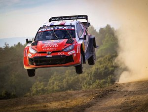 Rallye Sardinie v cíli: Evans mistrem světa, rozhodla předposlední zatáčka