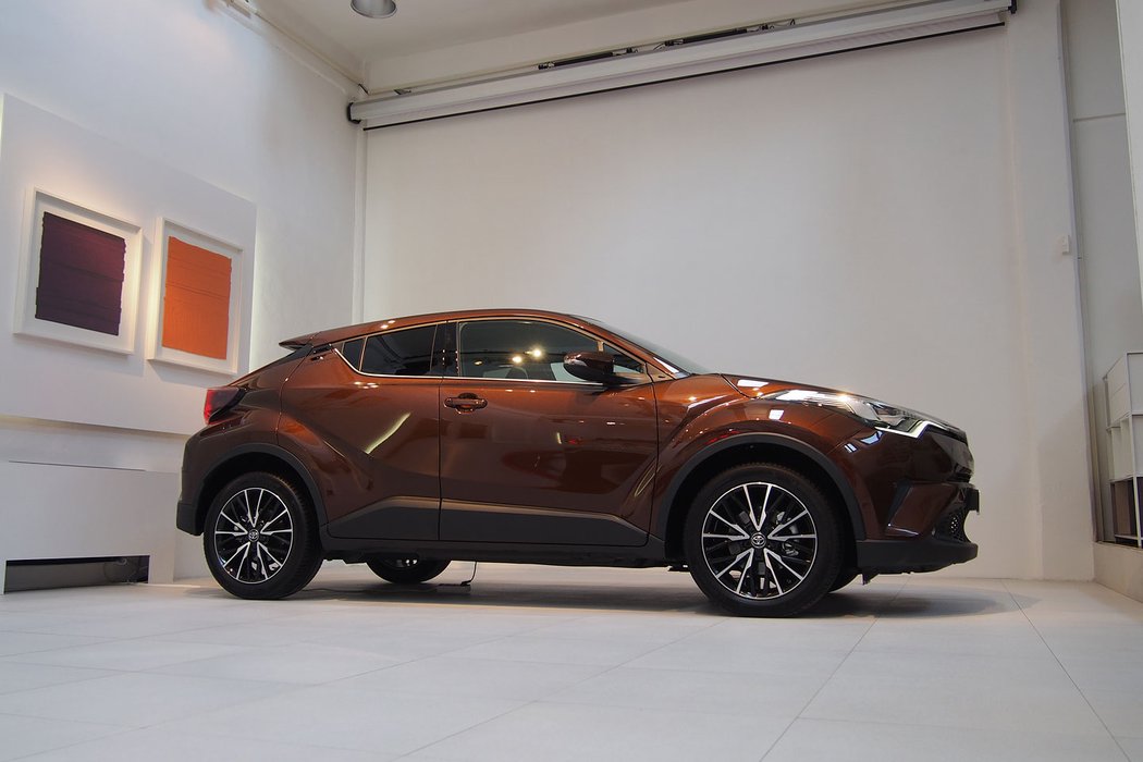 toyota nizsistredni crossover