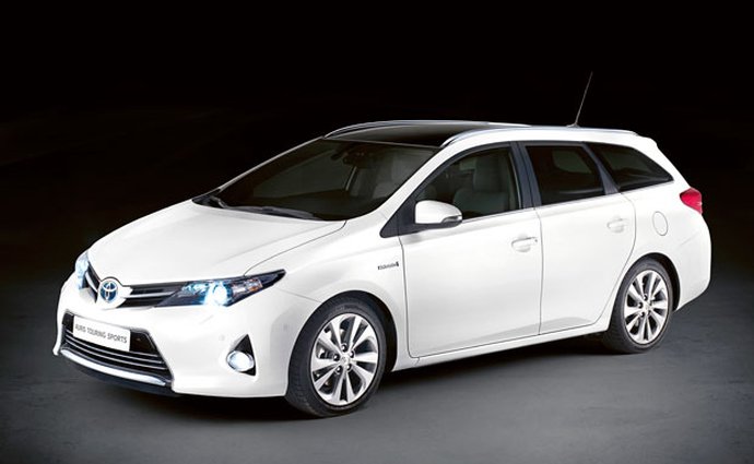Toyota Auris kombi bude o 285 mm delší a o 35 tisíc dražší než hatchback