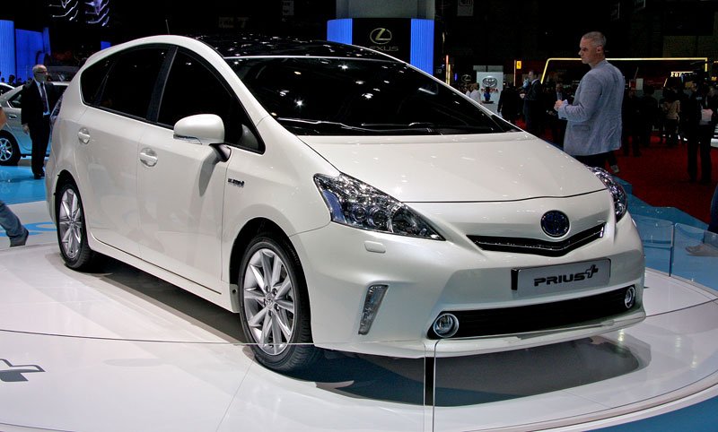 Toyota Prius v