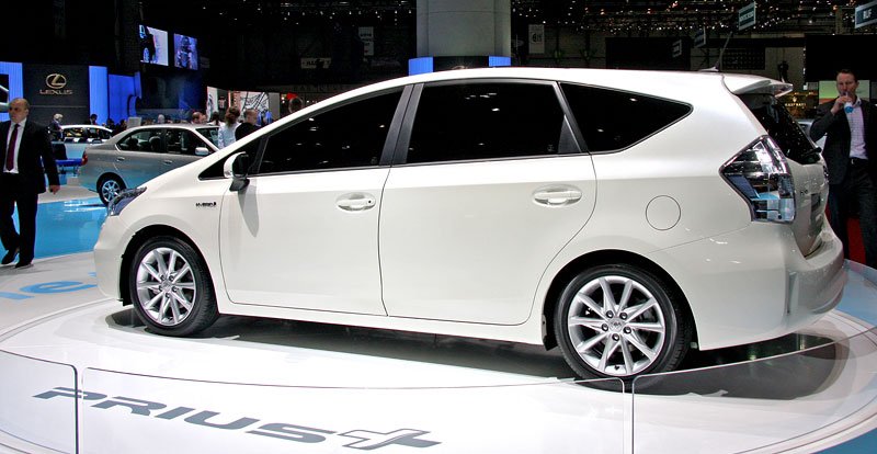 Toyota Prius v