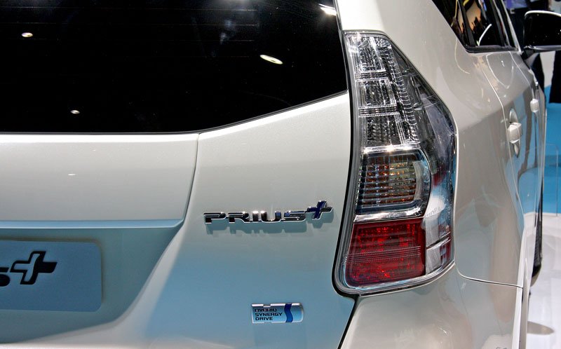 Toyota Prius v