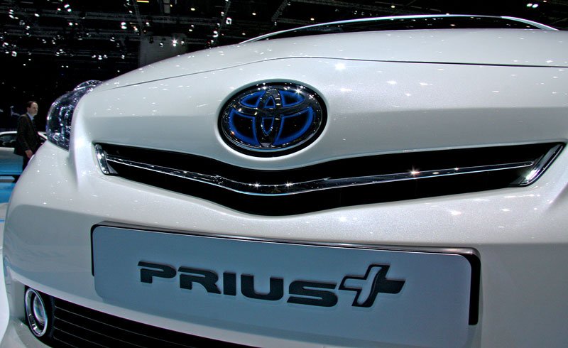 Toyota Prius v