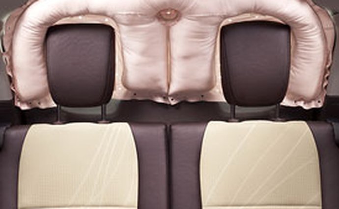 Toyota iQ má nový airbag pro náraz zezadu