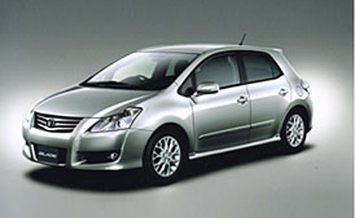 Toyota Blade: dražší bratr Aurise pro Japonsko