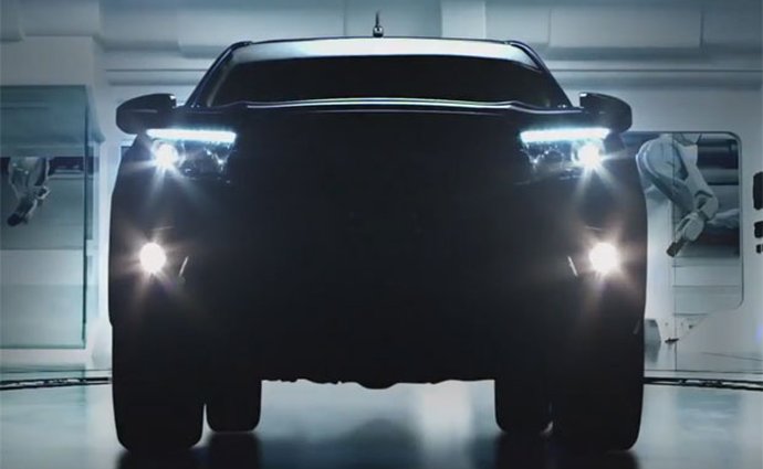 Toyota Hilux 2016 se představuje, známé jsou její motory (video)