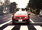 Nový Auris v další transsexuální reklamě. Dělá to Toyota schválně?