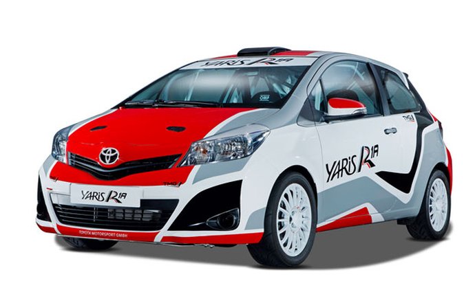 Toyota se vrací do WRC, začala testovat závodní Yaris