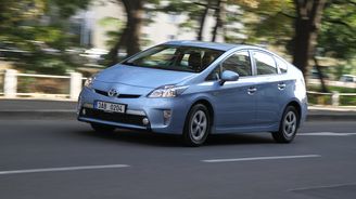 Prémiové sedany i slavný hybrid. 15 nejméně prodávaných aut na českém trhu