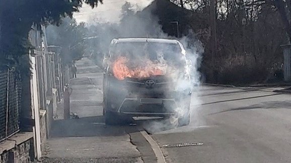 Ekologické chladivo způsobuje požáry aut: Proč vzplane, co hořet nemá?