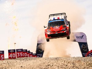 Rallye Sardinie: Kdo získá titul - Evans, Pajari nebo Solberg?