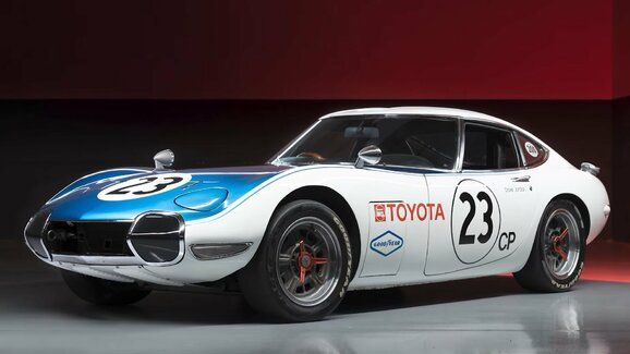 Toyota 2000GT upravená Carrollem Shelbym je nejdražší japonský vůz. Prodala se za 56 milionů!