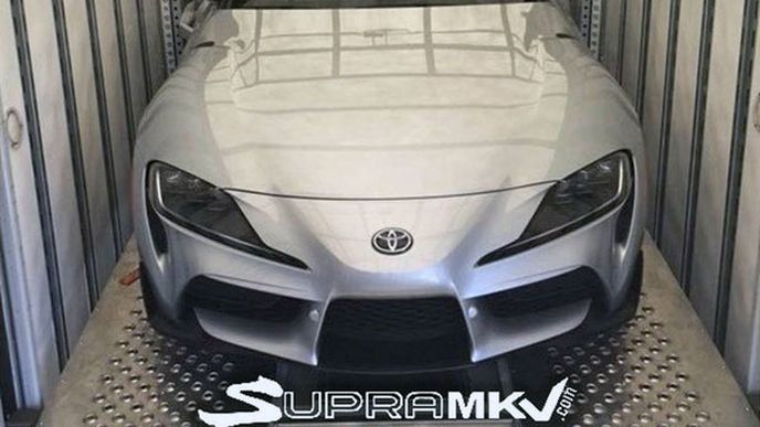 Příď Toyoty Supra zachycena zcela bez maskování. Kam přijde registrační značka? Příď Toyoty Supra zachycena zcela bez maskování. Kam přijde registrační značka?