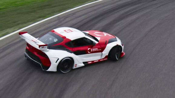 Toyota nechává autonomně driftovat Supru a Lexus LC, vše ve jménu bezpečnosti