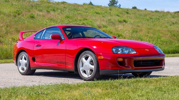 Kde se to zastaví? Za tuhle Toyotu Supra čtvrté generace dal někdo 4,3 milionu