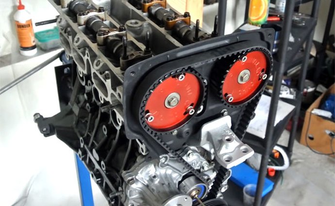 Video: Jak si ve dvou minutách složit legendární motor Toyota 1.6 16V 4A-GE