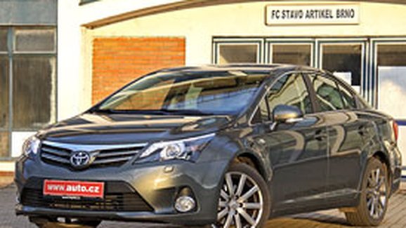 TEST Toyota Avensis 2,2 D-CAT AT (110 kW) – Přiměřeně prémiový