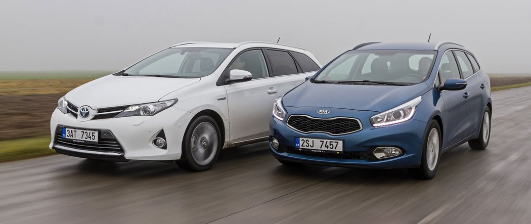 Odcházející dlouhodobý cee´d a přicházející auris jsme rozjeli do porovnání v lednu 2014 na letišti. Hybrid jezdil úsporněji než dieselová kia.