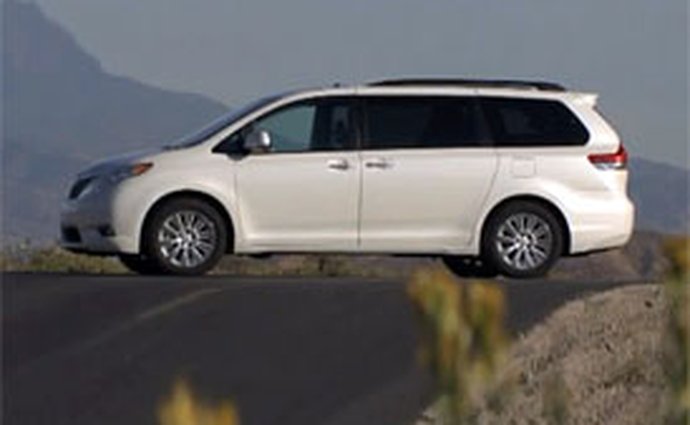 Video: Toyota Sienna – Osmimístné MPV pro USA