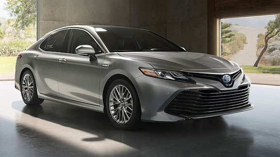 Toyota Camry 2018: Sexy jako nikdy