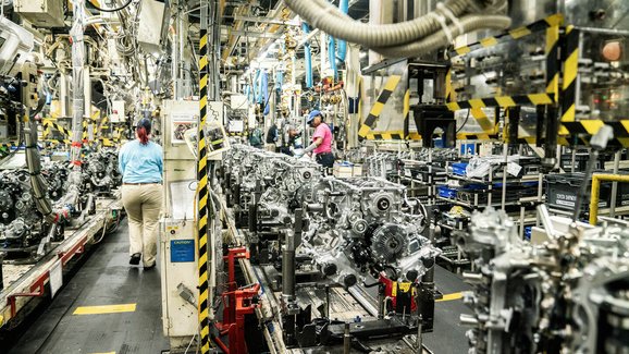 Toyota investuje stamiliony dolarů do výroby spalovacích motorů