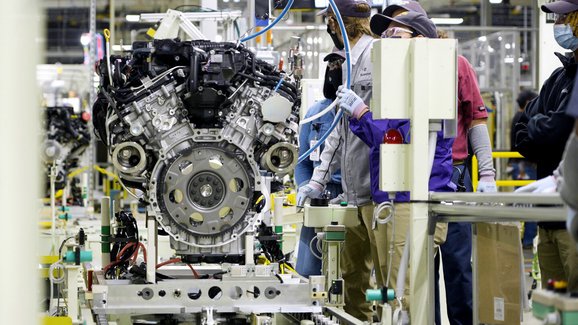 Toyota přišla na nesrovnalosti s motory. Pozastaví výrobu legendárních modelů