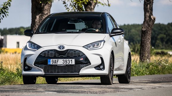 TEST Toyota Yaris 1.5 Hybrid GR Sport – Poslouží i pobaví