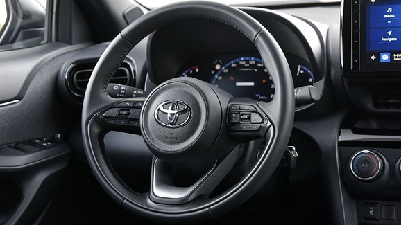 Toyota patentovala výchovný volant, který mění velikost