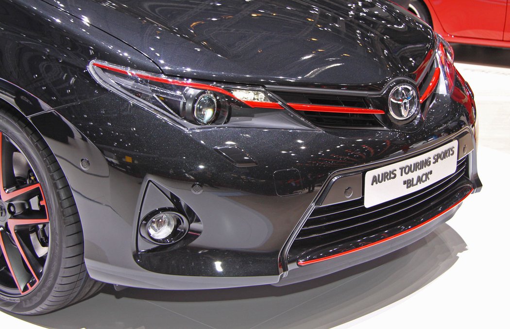 Toyota Auris Touring Sports Black