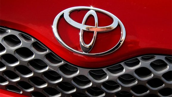 Toyota svolává 7,4 milionu aut, mezi nimi Yaris, Auris a RAV4