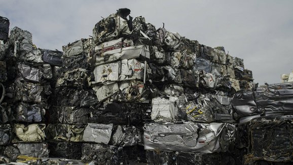 Jak vypadá recyklace vysloužilého auta? Toyota na to má vlastní továrnu, nahlédněte