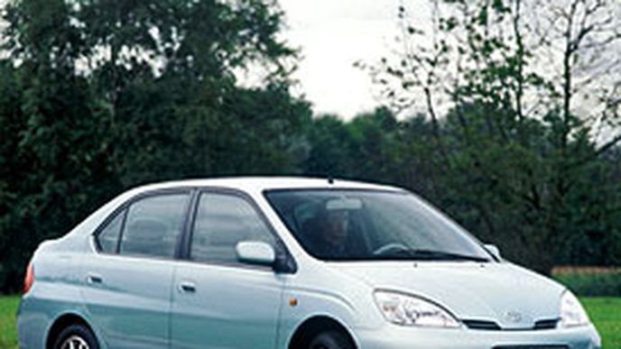 Toyota svolá v USA a Japonsku 106.000 Priusů první generace Toyota svolá v USA a Japonsku 106.000 Priusů první generace