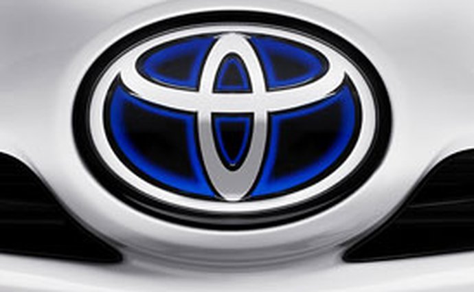 Výroba Toyoty opět klesla, potíže podle nového šéfa nekončí