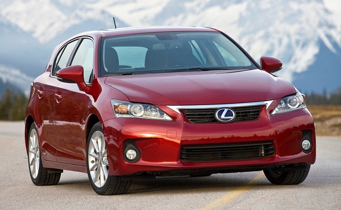 Toyota svolá 1,4 milionu hybridních aut kvůli problému s airbagem